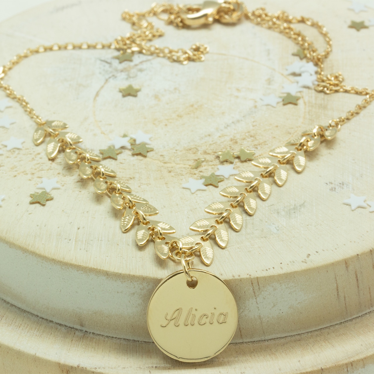 Bijoux dorés pour adolescentes branchées