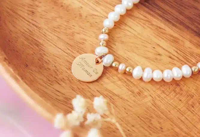 Bracelets personnalisés fête des mères avec comme description "amour de maman"