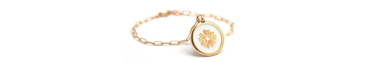 bracelet avec médaille fleur